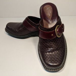 Clarks Artisan Collection Women 7.5 M Leather Woven Slip on Buckle Clog Burdundy